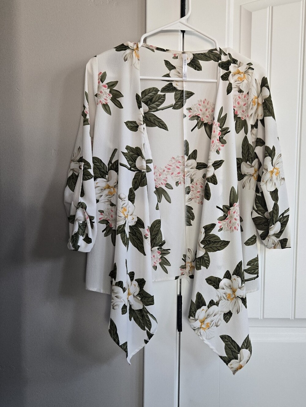 DNA couture White Floral Open-Front Kimono with Green Leaves and Pink Accents